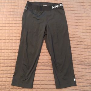 Nike pro capri